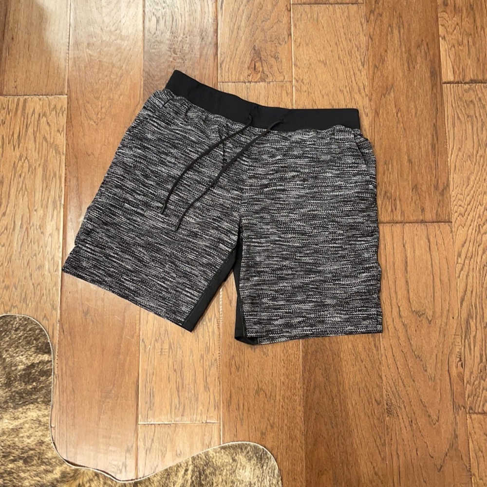 Lulu. Lined THE short. Black/white pattern